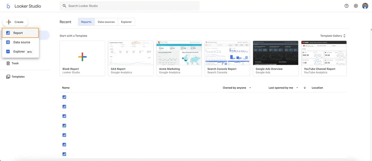 Blank report interface in Looker Studio for building custom dashboards